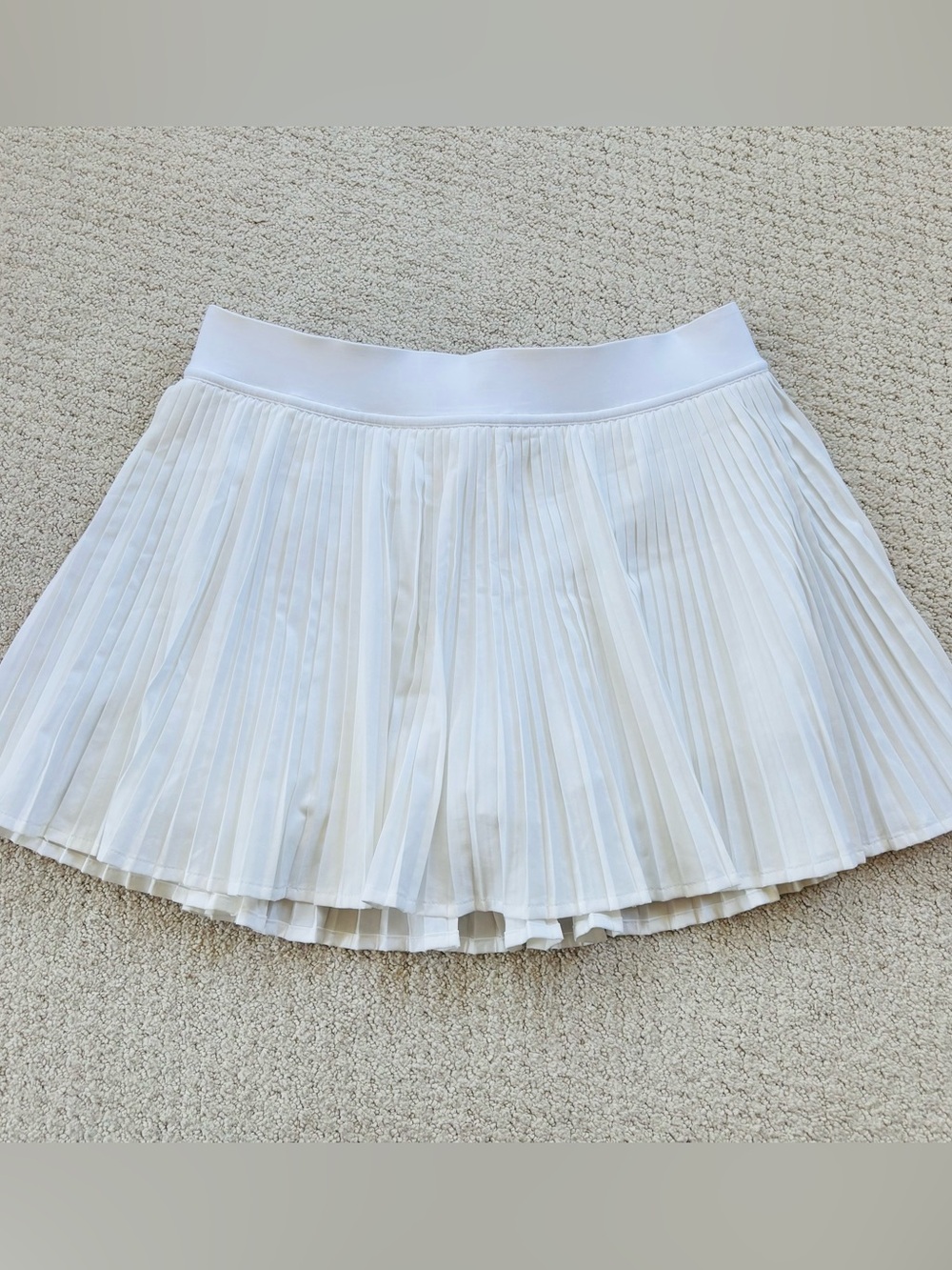 Lululemon varsity Women's White Pleated athletic Mini Skort